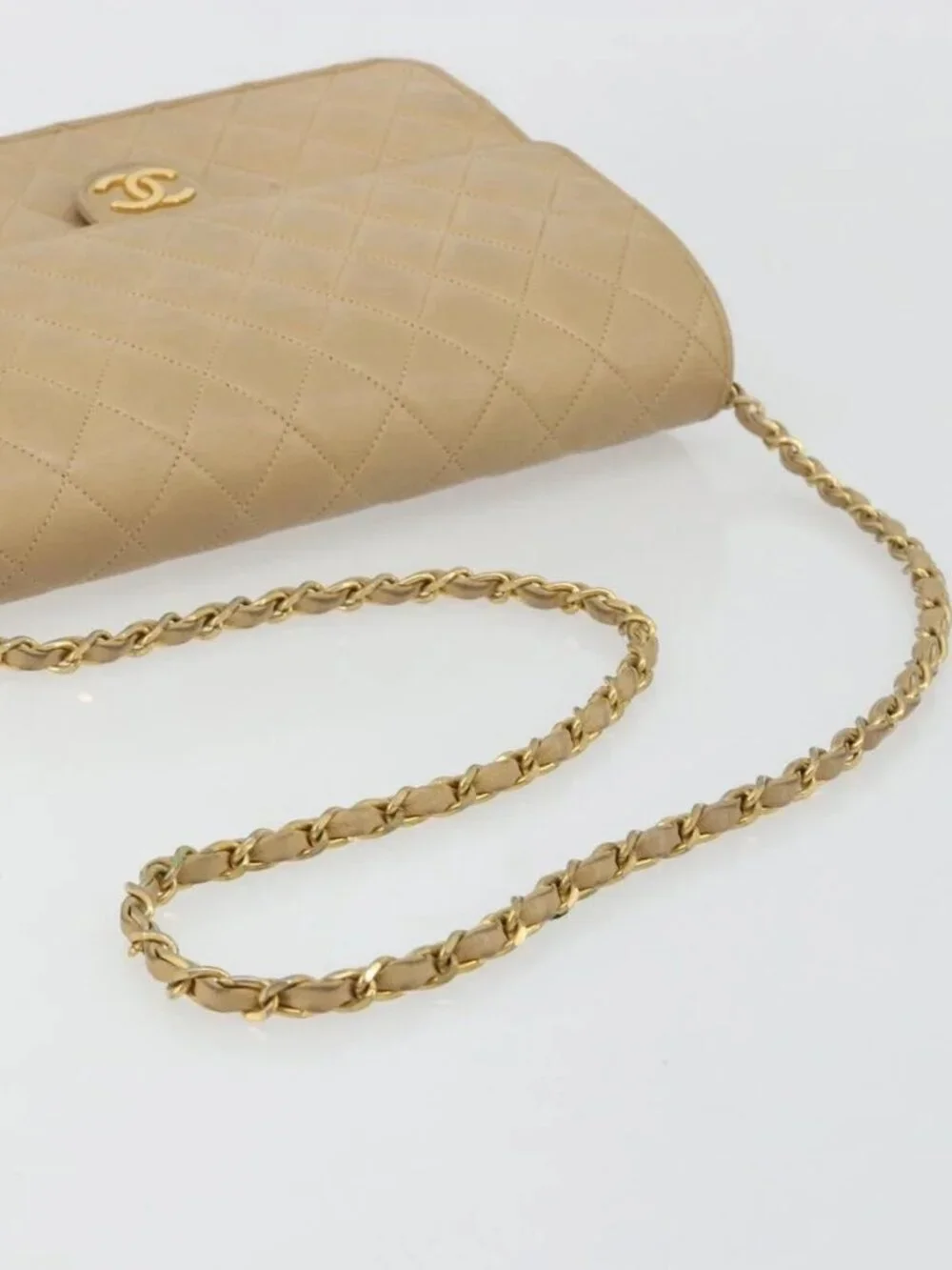 CHANEL Matelasse 25 Chain Shoulder Bag Lamb Skin Beige Gold CC Auth 182740